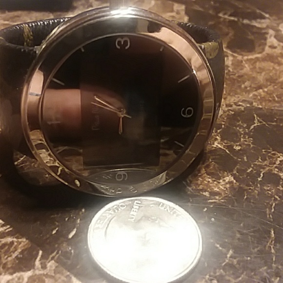 Watch - Picture 1 of 4